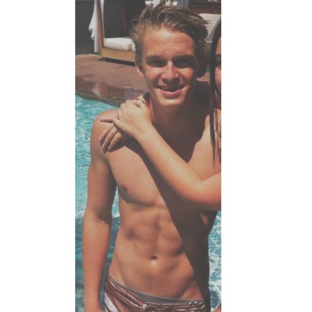 cody simpson makes me rlly happy:)