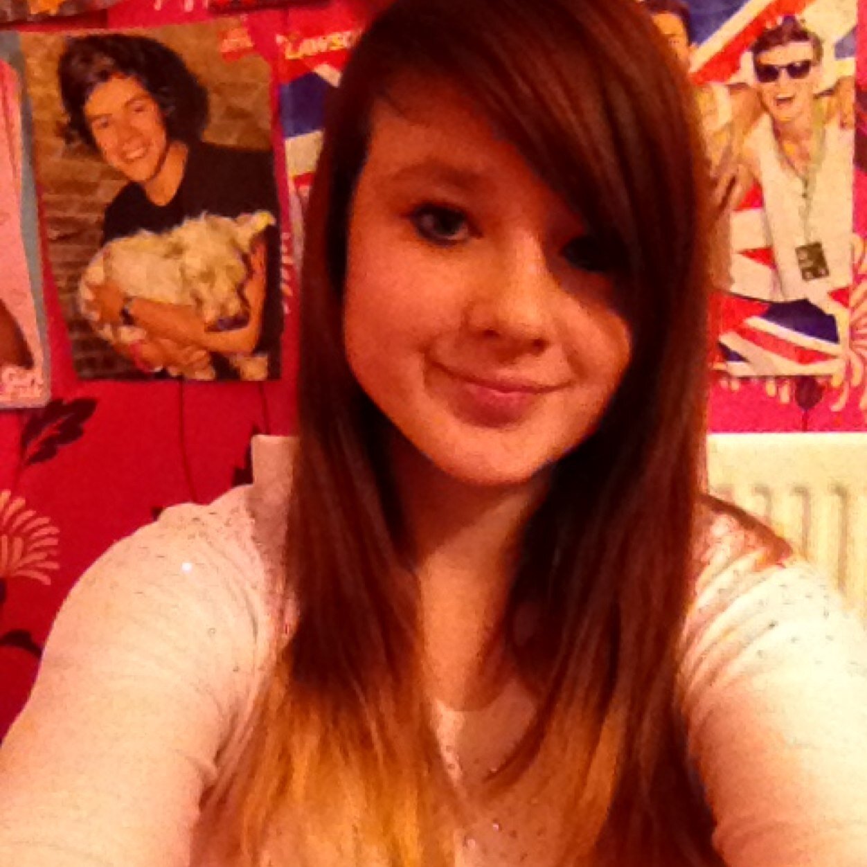 Hi im Abi, 16 and Follow me!! I iz a Sexy biaatch! ... F4f :p