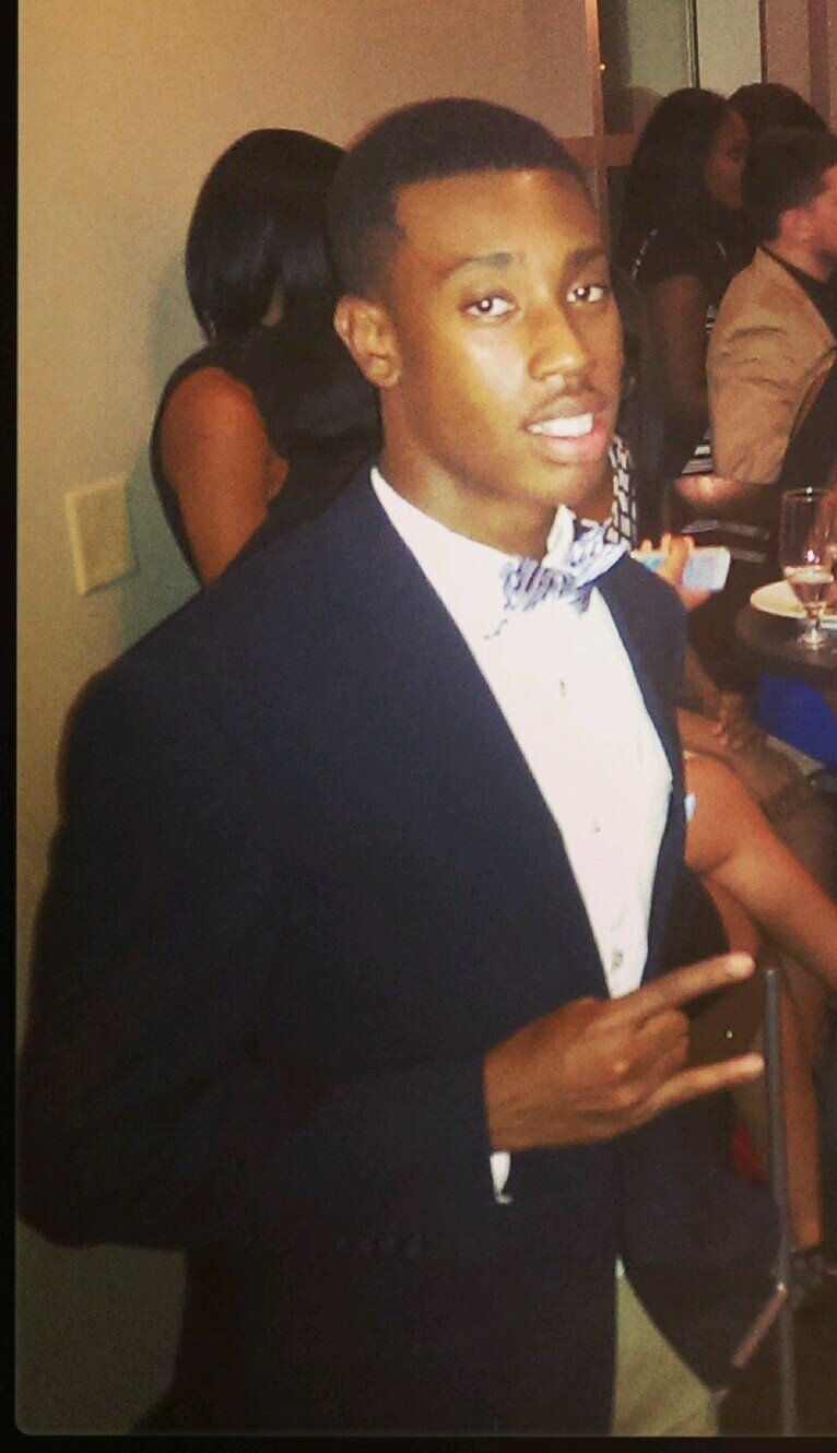 Been Blu-Phi-ing since 1914| 21 |FAU|ABI made|ACE| #1 TenΣion|SPR 2K13|Aspiring Engineer/Business Man| PhD in Deezhoeslovemeology