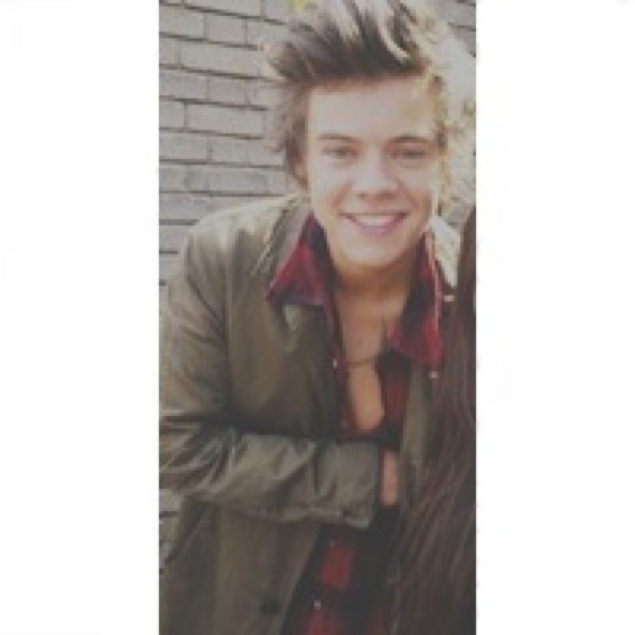 Since I gave you a free follow, do me a favor and follow @snuglinhaz please