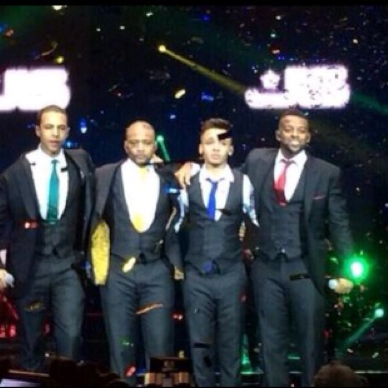MET THE BOYS 18/11/13 @Katiee_Krysaa & @ShannonWeller_x 22/12/13. Its not over, its a new journey