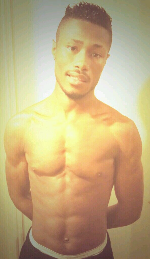 LeesKro_amg63's profile picture. Je n'ai pas besoins d'amour. Non je ne veut pas je ne veut pas. C'est dans le pire que je suis le meilleur #Guinée224  #TeamCelib