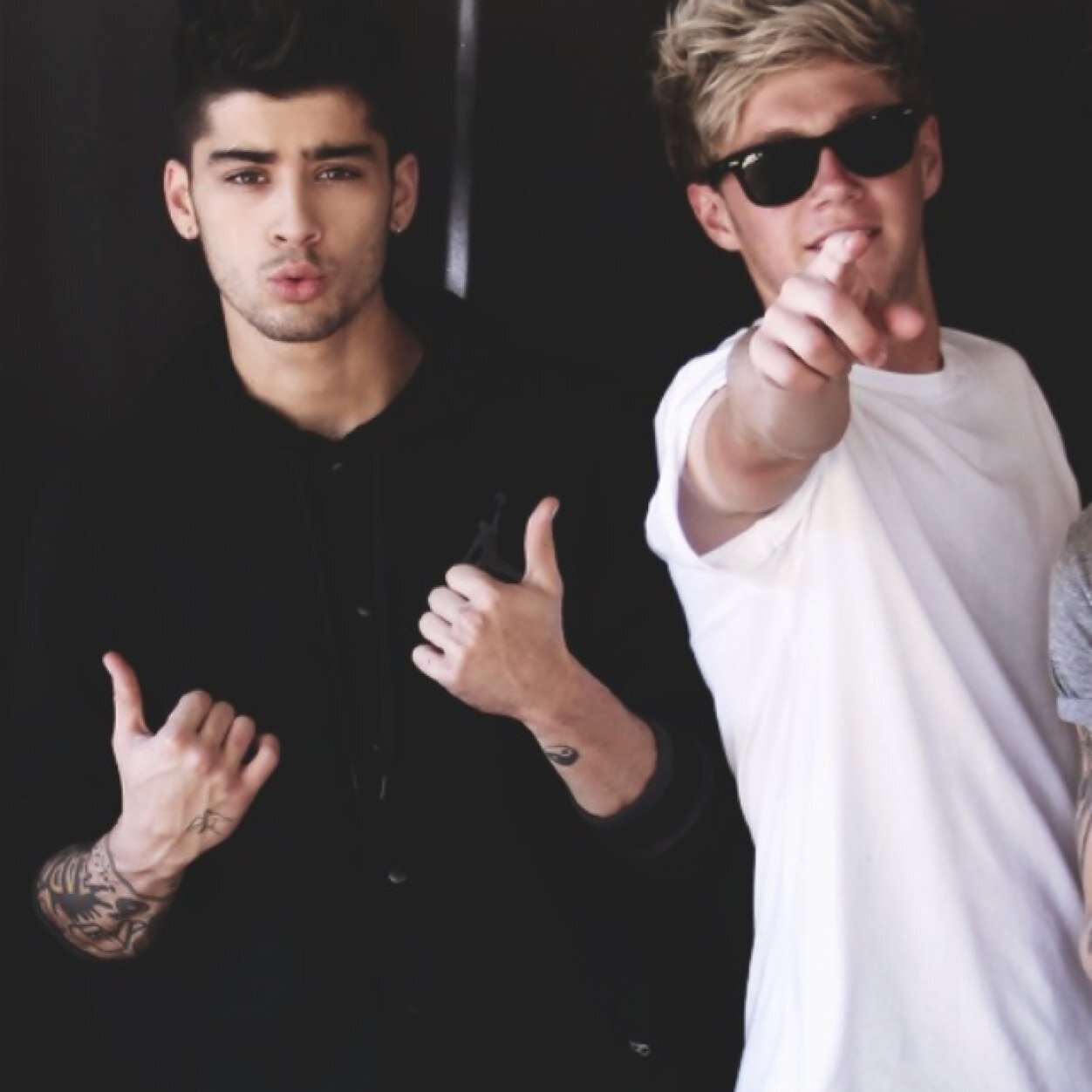 FOLLOW ME ON @NIAMPEACHES I WILL FOLLOW BACK :)