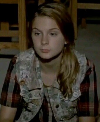Hey im Lizzie, im 14 yrs old, i have a sister mika ( single #CarlNation)  II rpII