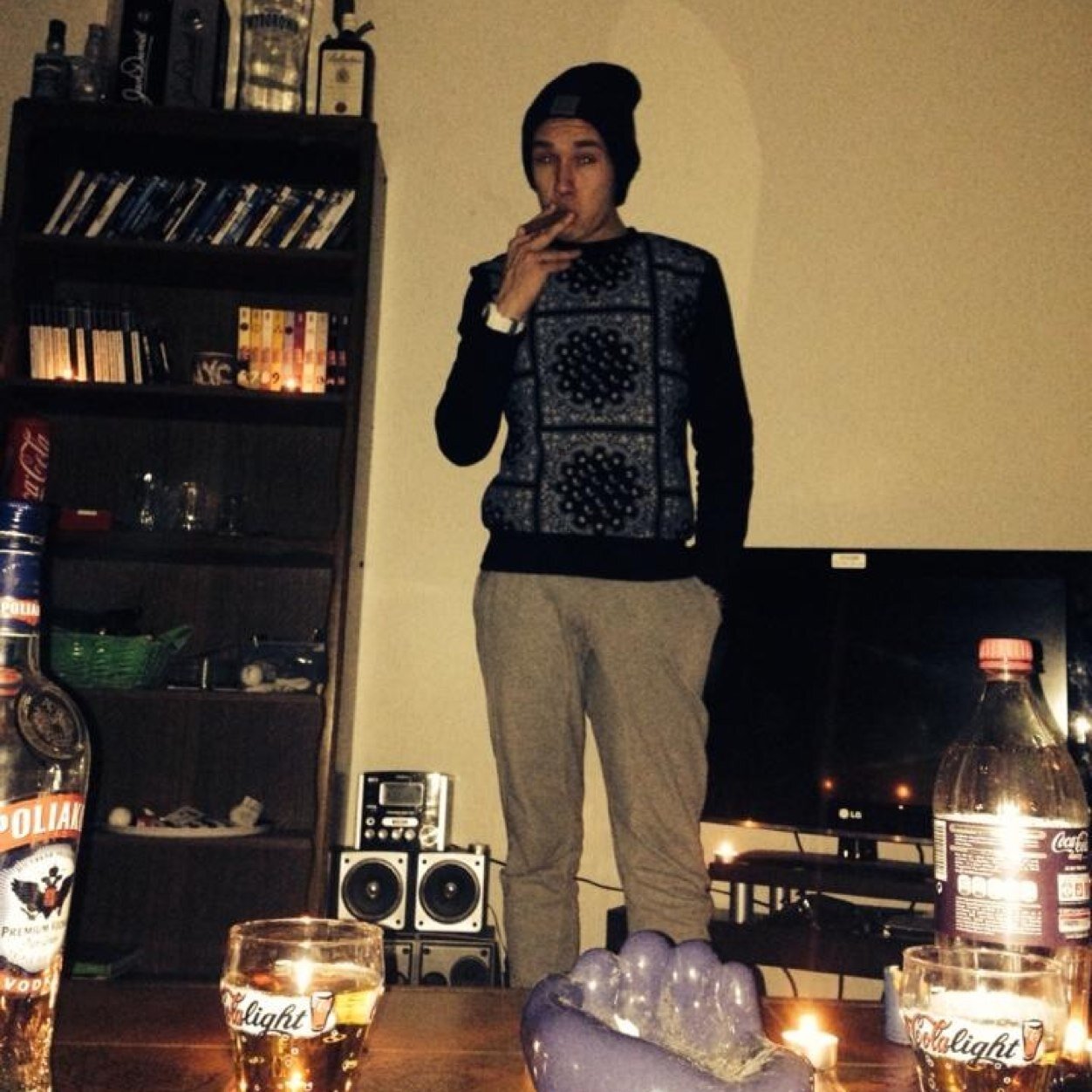 AlexBenechh's profile picture. La vie est une pute, moi j'la mac pendant que d'autres préfère piner.