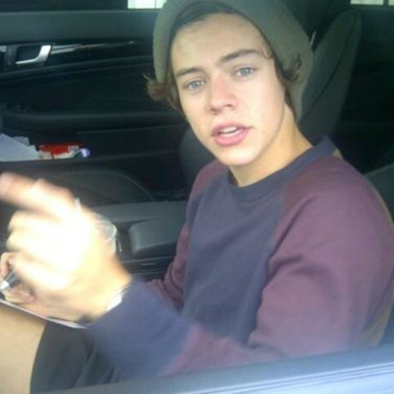 free follow from @tropicocunt ♡ i hope you reach your goals follow me there, im a gaga lana and 1d acc ♡  ♡  ily stay fab