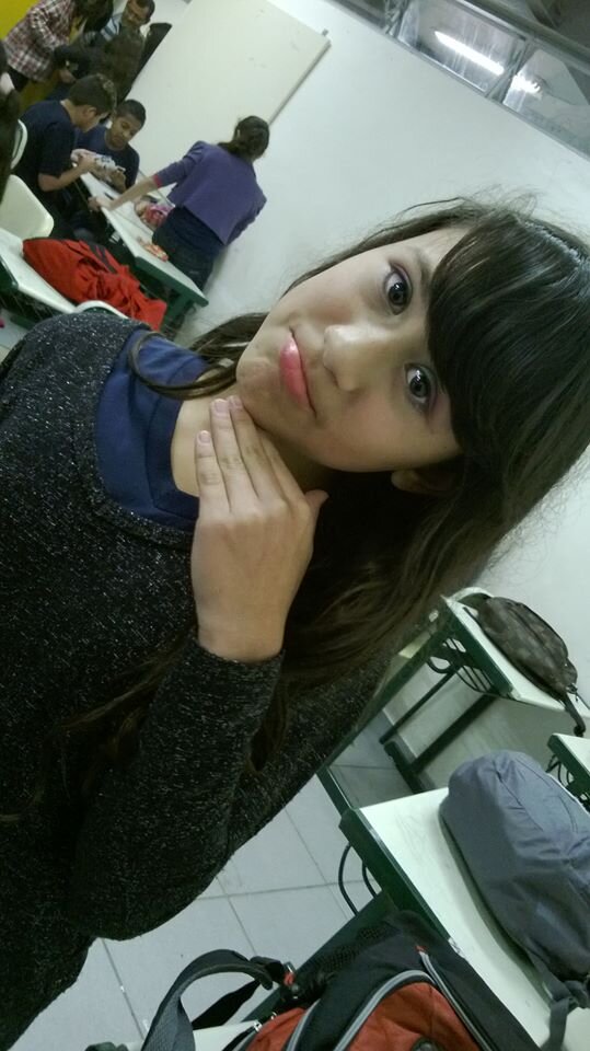 Não sou a garota mais certinha &&' nem a totalmente descontrolada. Não busco ser perfeita , mas sim ser eu mesma .