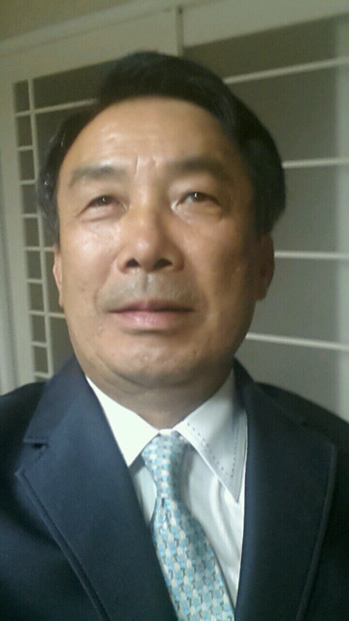 전원주택 시공자입니다.캐나다 최신공법을 도입하여 원목 목조건축으로 전원주택을 시공합니다.