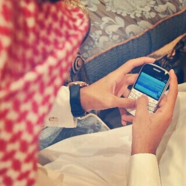 كَثيِراً مآ ﭑتَرفعَ عَنْ ﭑسّتَفهآمااتْ عُقُول ﻟﺎتَعجُبنيّ ! ﻟﺎ ادّعِيّ ﭑلغرور ولكِنٌ : ﻟﺎ اُحِبْ ﭑنْ ﭑضعَ ﭑهْتِمامْيّ بحكَآياتْ ﻟﺎ تسّتدّعيّ ﭑلإهْتِمامْ