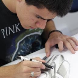 CrisPanikDesign's profile picture. Diseñador gráfico en Panik Design. Ferviente fan de Pink Floyd.