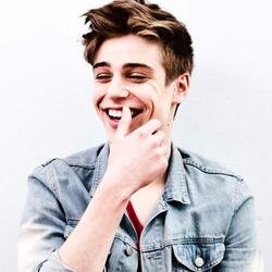 It's your duty to shake that booty. Talk to me...I'm friendly.// OC // RP|FL // Taken // Bi // FC: Tim Borrmann