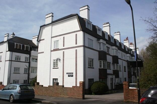 Residents of Bladon, Elphinstone and Ridley Courts on Barrow Road in #Streatham, #SW16, London. Email: barrowroadcourts@gmail.com