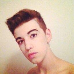 FUMANDO FASO POR AHÍ TENGO 17 AÑOS Y SOY SOLTERO HERMOSAS