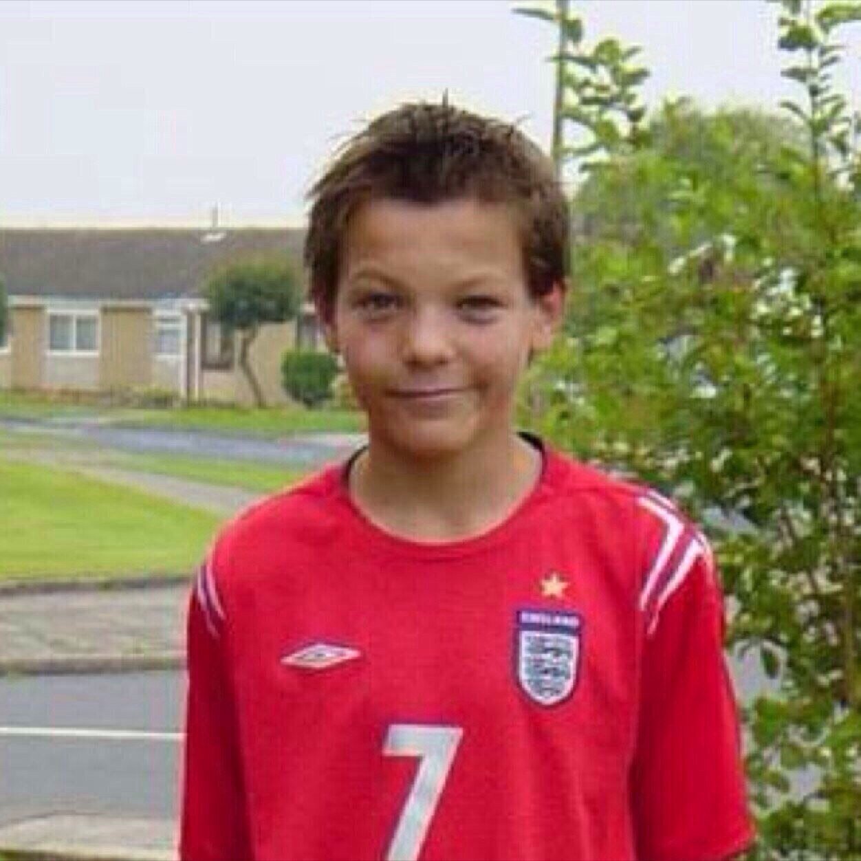 PROUD TO BE A DIRECTIONER. NO! Jimmy protest! MIDNIGHT MEMOREIES. Where we are. Boobear Payne train Hazza Dj Mailk Nialler. | 0/5 harry favotited my tweet