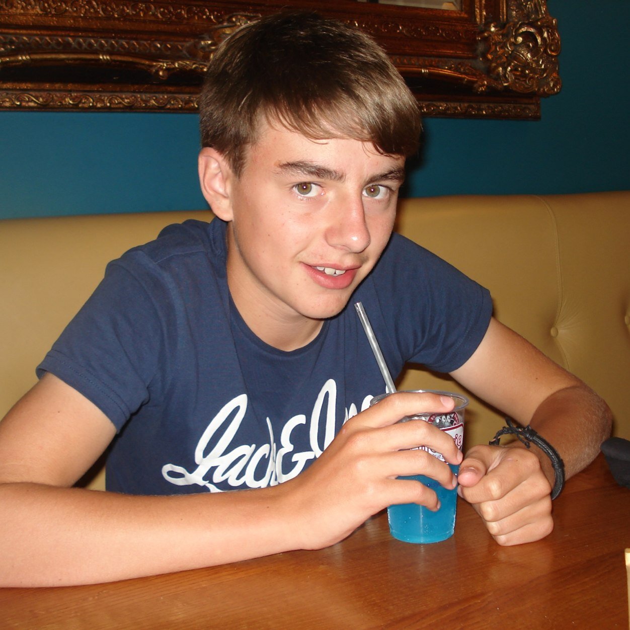 14, play for walton-le-dale, support Manchester United, I follow back