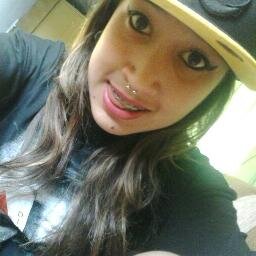 Linda,como a mais bela flor do mais belo jardim,♪ 11 anos de amizade ja ne amora , e o amor so cresce hihi *-* euteamo sister ,♥  Por : @umagnomagoida_