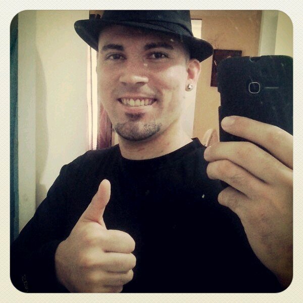 JohnnySantiag19's profile picture. pregunta