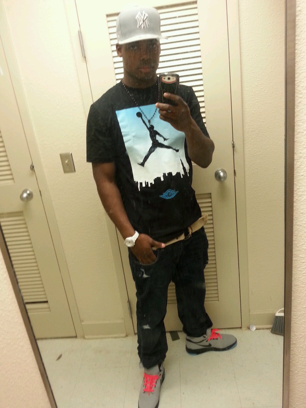 23 single love working out alot lol chilling