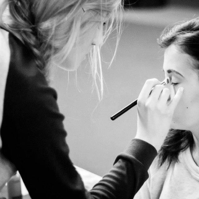 London-based makeup artist, hair stylist and creative. Featured in international publications and media.
