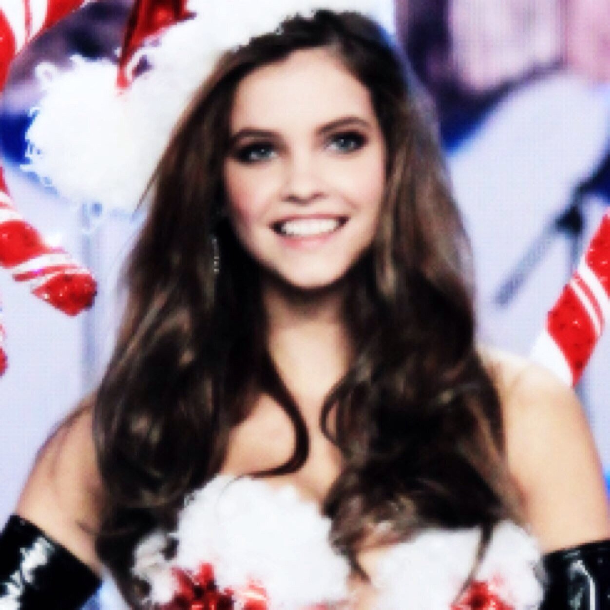 #Barbellas I adore @BarbaraPalvin. Her cute accent makes me wanna die. Her hair is so perf. Her Pouty lips are addictive! She is my everything! Follow me!
