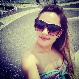 Não cruze os braços diante de uma dificuldade, pois o maior homem do mundo morreu de braços abertos.