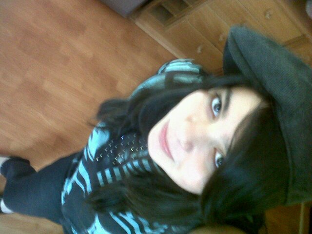 Hii!! ☺♥☀ I'm love harry styles, liam payne, zayn malik, louis tomlinson and niall horan! I'm fan #1!!! ☺
