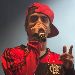 Porque SEMPRE vão ter vários pra tentar te humilhar, NÃO abaixe a cabeça levante esse olhar♪♫ CONE NESSA PORRA -'-