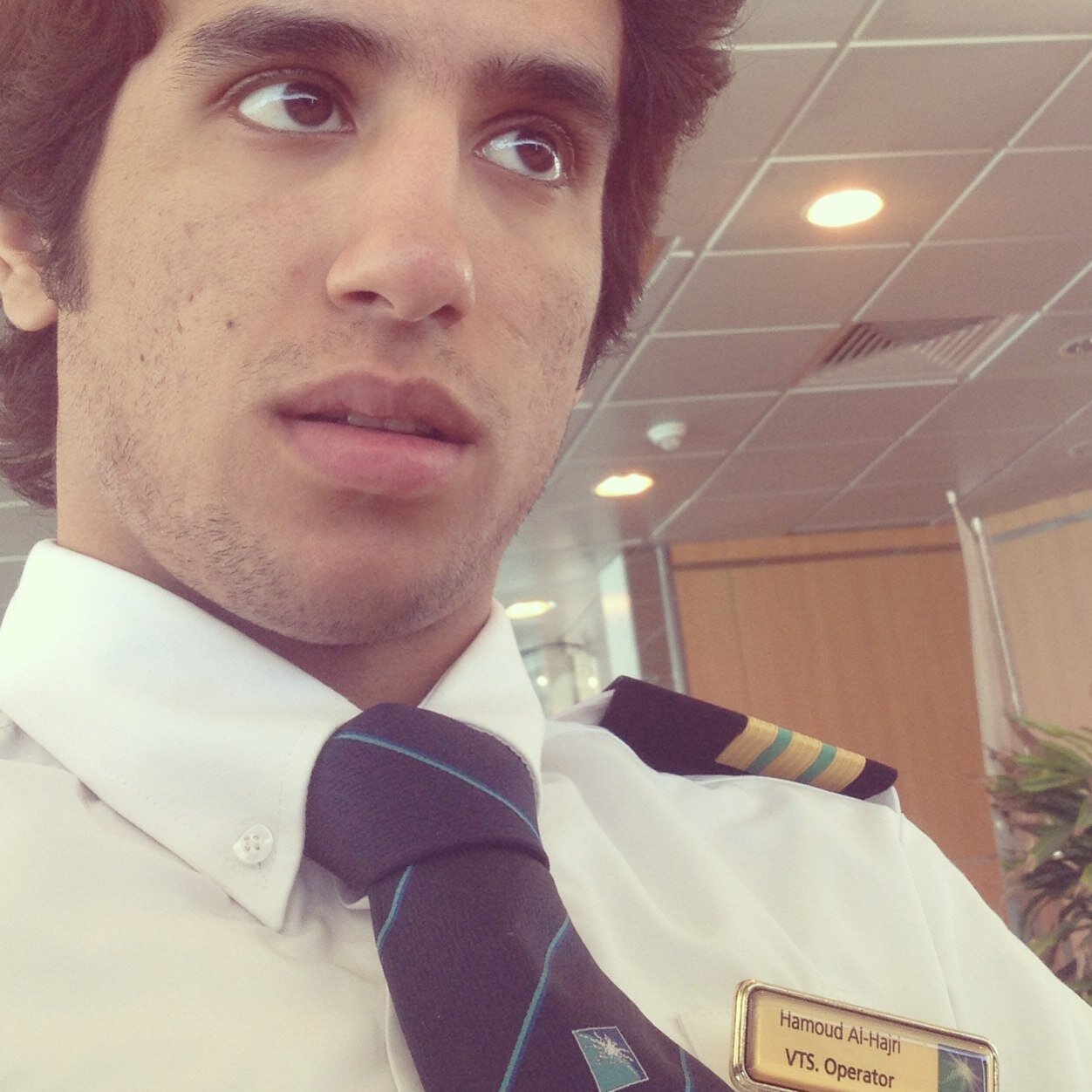 آليا بلاك الله وخاطبك جاهل قله سلام الله وبالخير مسه واليا تهاون فيك ؤلاتساهل تصائده بالكف الأيمن وهفه. م\1990
