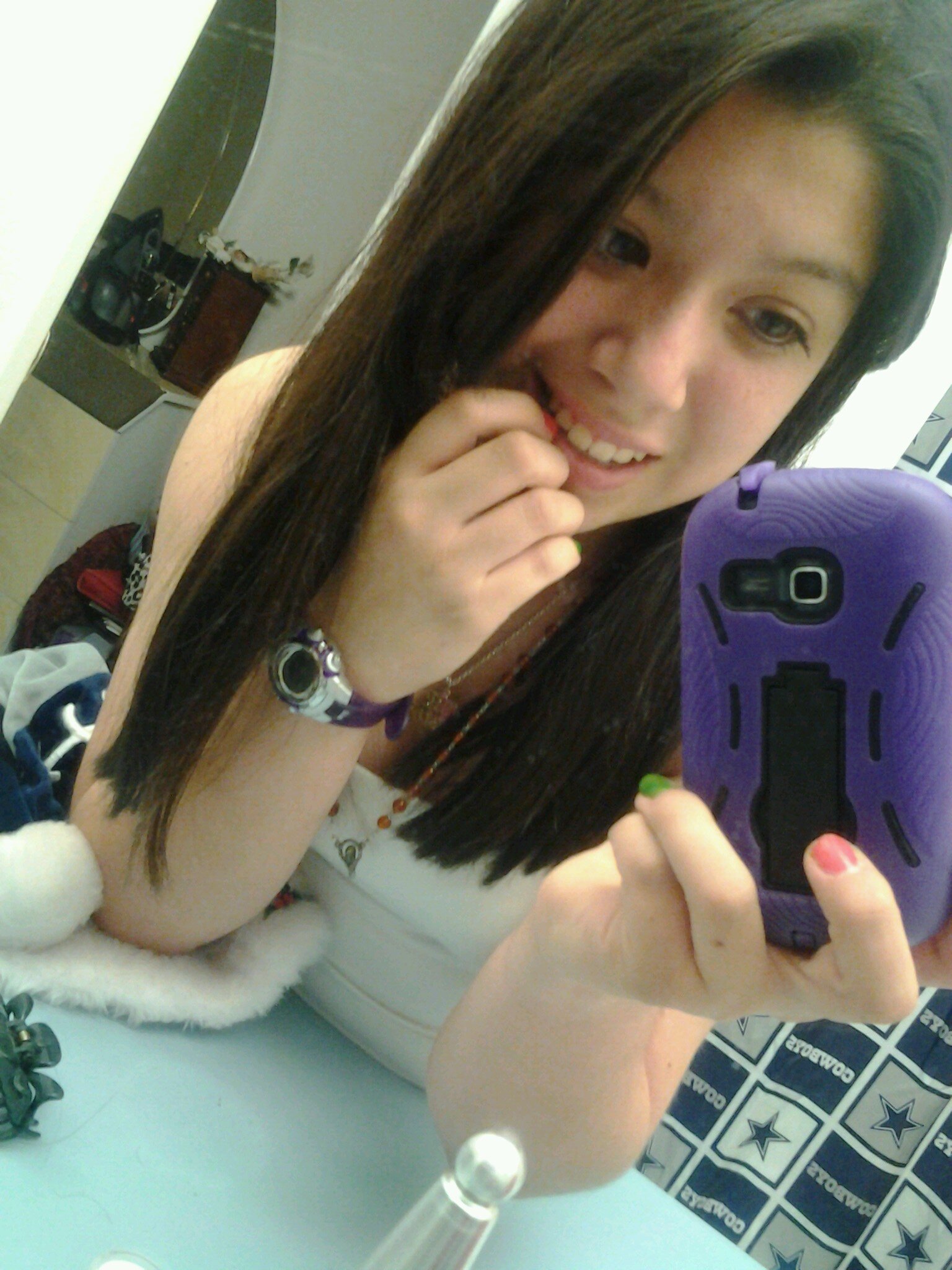 thatgeegirl14's profile picture. Party animal, crazy, weird, short and funny... single