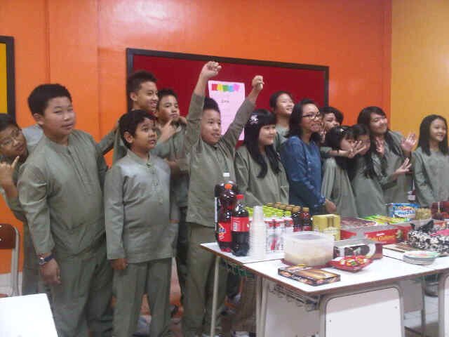 Ms.Juni is our form teacher(ʃƪ´▽`) D'best class 4Ever(^▽^)Professional singer @ChikaAdlia\(´▽`)♥Admin:@sintyaa_line @Fiorenza_Twiby @JordyLie_10 (ʃ⌣ƪ) 6D♬