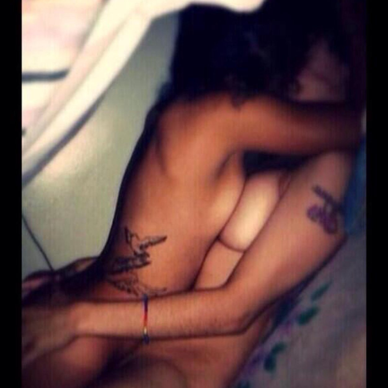 This is a lesbian page, so if you're #teamlesbian make that follow button blue  help me get to 1k 