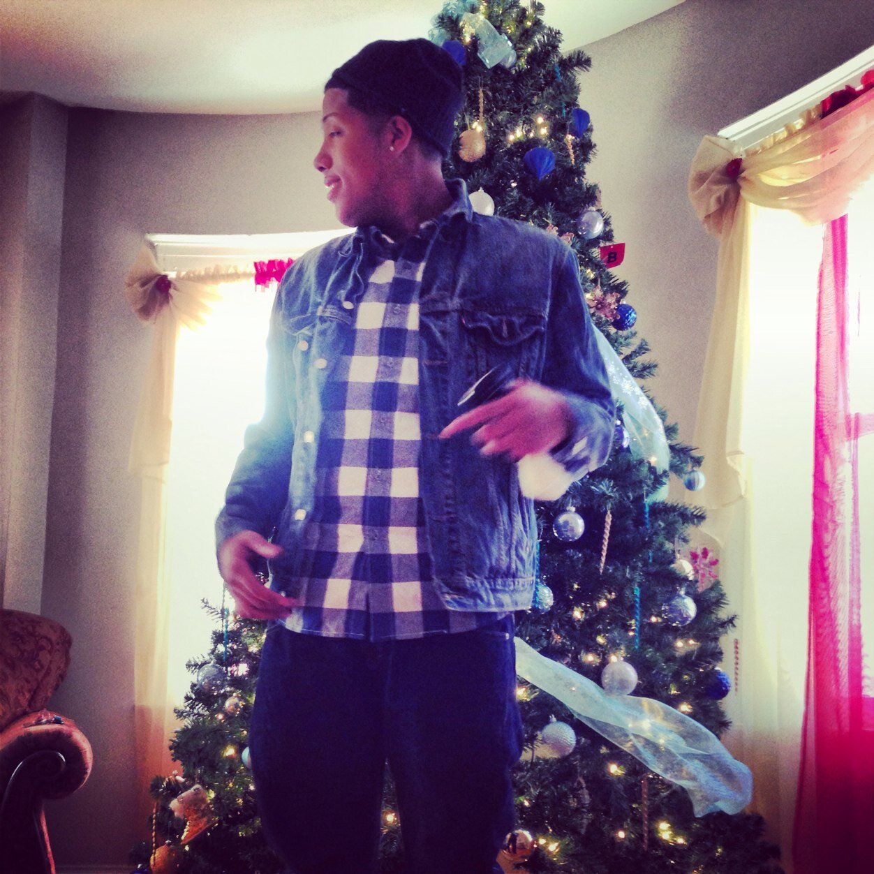 HMU ya knoee!