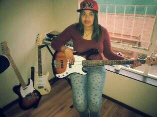 chelofredericks's profile picture. motto: life's groovy...jazz.golf.football.liverpool.guitars.bluejellybeans.me-in an almond shell :)