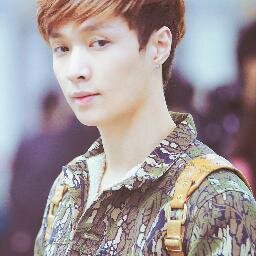 JUST FOR EXO-M LAY/LAY'S FANPAGE
WEIBO:http://t.co/1D2GdjpRb3