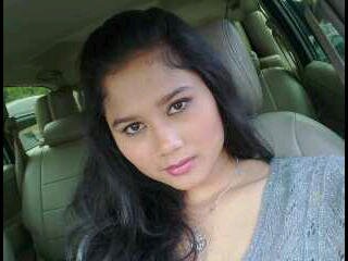 Wanita itu hebat,dia bisa menutupi kesedihannya dengan Senyumnya. (˘̩̩̩.˘̩̩̩ƪ)