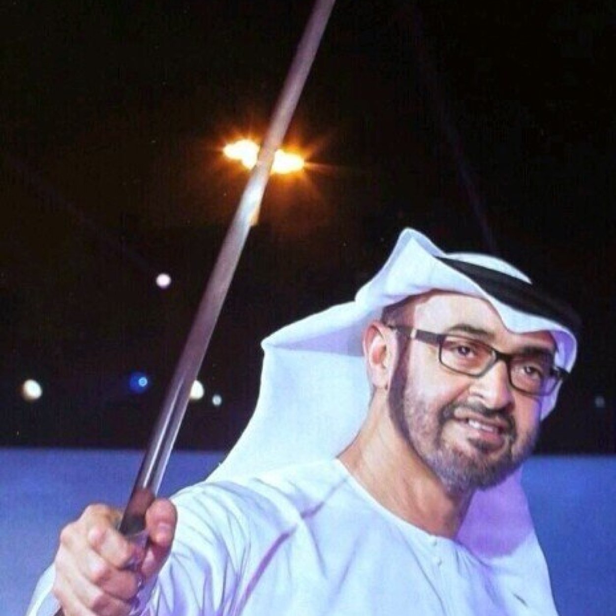 اقسم بالله العظيم ان اكون مخلصاً لدولتي للامارات ولرئيسها الشيخ خليفة بن زايد ال نهيان وان ادافع عن كل مكتسباتها فالبر والبحر والجو والله على ما اقوله شهيد
