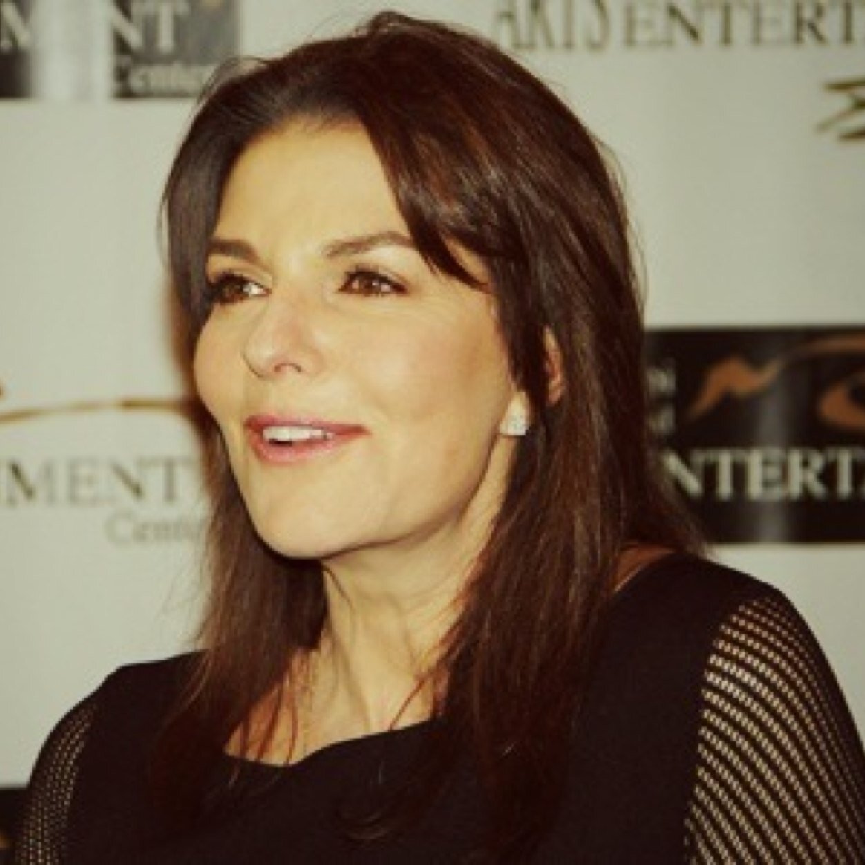 I'm a BIG FAN of SELA WARD and CSI:NY! So If you're like, follows me!  
It's Fan Oage ❤️