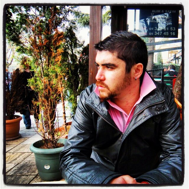 est_o_ril's profile picture. Günlük hayatta çok iyi ofans 
Hali sahada çok iyi defans ...