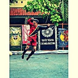 A person who very like listening to music and proud kopite #YNWA