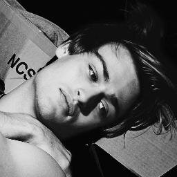 babet_thief's profile picture. 27. Dos hijos y divorciado, pero méh, no la quería de todas formas. Dentista, artista en mis ratos libres. Robo, pero nunca me cogerán con vida. Patron-Minette.