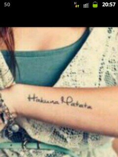Siempre que te sientas solo,mira al cielo y recuerda que miles de personas sonrien al verte luchar cada dia,cada minuto,cada segundo.Todos somos perfectos.