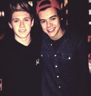 Please follow 
@NarryGirl__xx & @QueenEleanorcx