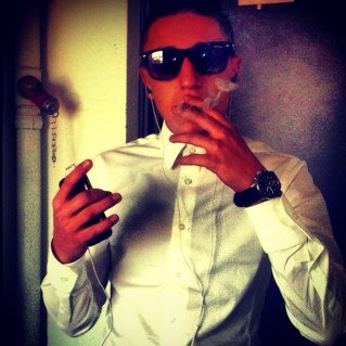 RaphaelAbsDelmt's profile picture. Chui péter au skyyyyy alors on soort la kalaash