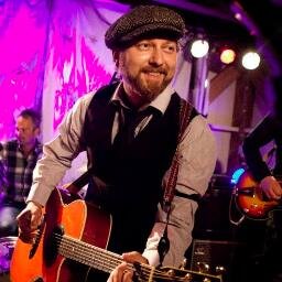 HerrSager's profile picture. Spæller i @kystfolket Twitrer for meg selv. - Faller brødskiva med smørsiden nede, har du hele verden som pålegg!