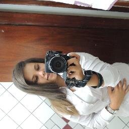 Seja protagonista de sua vida,E não platéia da minha! ;)
