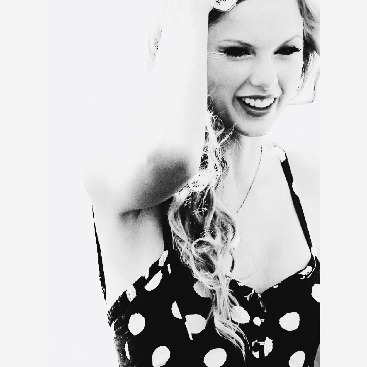 ((Dont follow this acc)) Follow from @marvelouswiftt you don't have to follow her since this is a late xmas gift but a follow would be nice ily