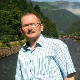 Yüzde ısrar etme,doksan da olur/İnsan dediğin noksan da olur/Sakın büyüklenme,elde neler var/Bir ben varım deme,yoksan da olur