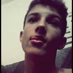 MC desde Agosto de 2013 e já com 15 anos ta na correria em busca de seus ideais .. Humilde, guerreiro e filho de Deus !