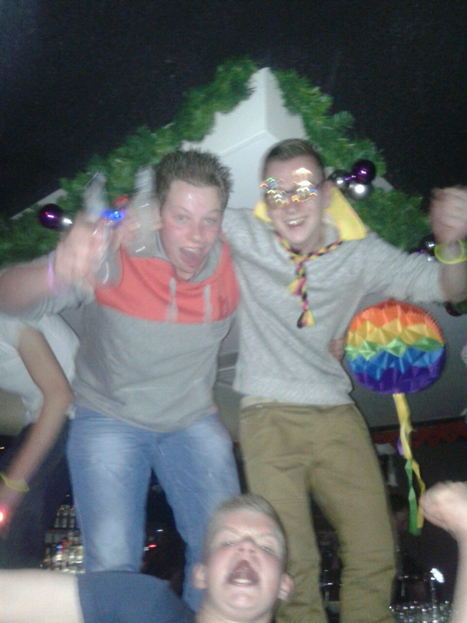 Ricardo, overal waar feest is-  Werk : Kreca Ermelo, Stenenkamerseweg tuintje,  BOR metselwerken & Hewa auto's.