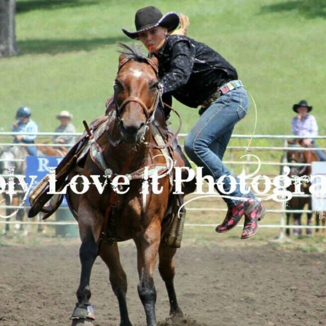 Rodeo is my life!! I love my family and friends! 3 I am a single pringle!